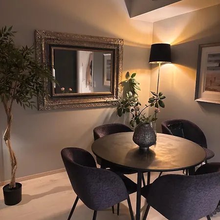 Appartement Bright, Stylish With A Sunny Balcony Close To Nature *